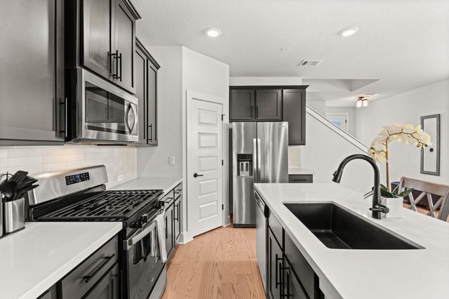 8512 McKamy DR, Austin, TX 78744