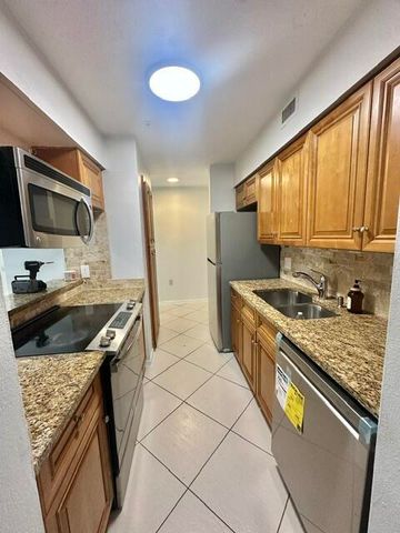 2305 S Congress Avenue 11, Boynton Beach, FL 33426