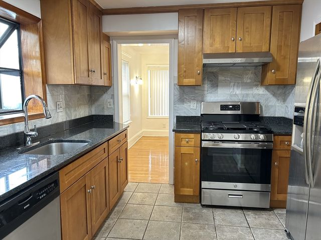 80 Montclair Ave, Quincy, MA 02171