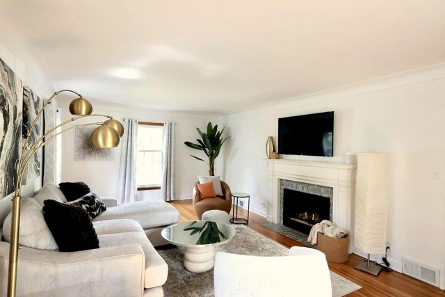 1857 Ford Parkway, Saint Paul, MN 55116