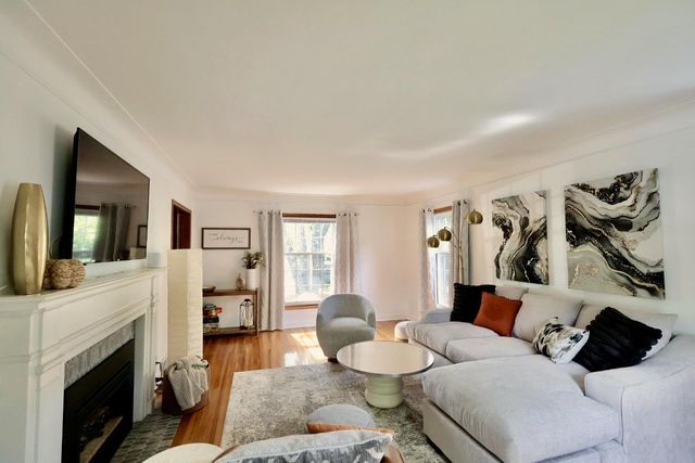 1857 Ford Parkway, Saint Paul, MN 55116