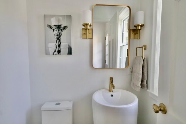 1857 Ford Parkway, Saint Paul, MN 55116