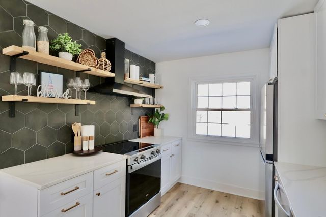 1857 Ford Parkway, Saint Paul, MN 55116