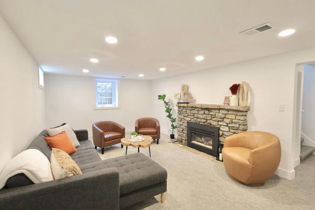 1857 Ford Parkway, Saint Paul, MN 55116