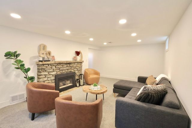 1857 Ford Parkway, Saint Paul, MN 55116