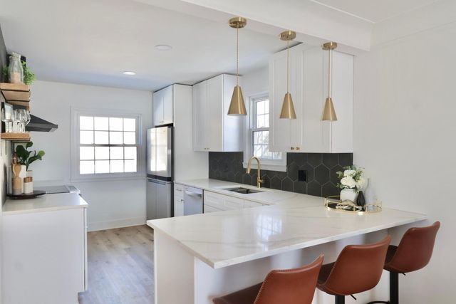 1857 Ford Parkway, Saint Paul, MN 55116