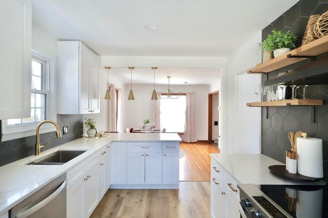 1857 Ford Parkway, Saint Paul, MN 55116