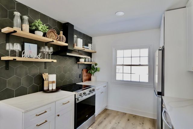 1857 Ford Parkway, Saint Paul, MN 55116