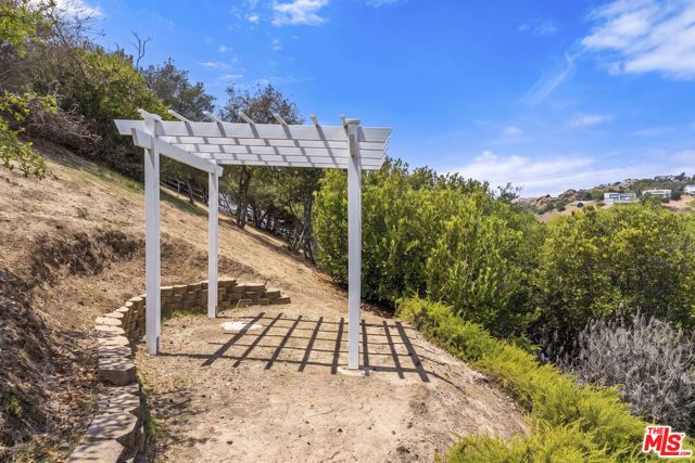 11 Bridle Lane, Bell Canyon, CA 91307