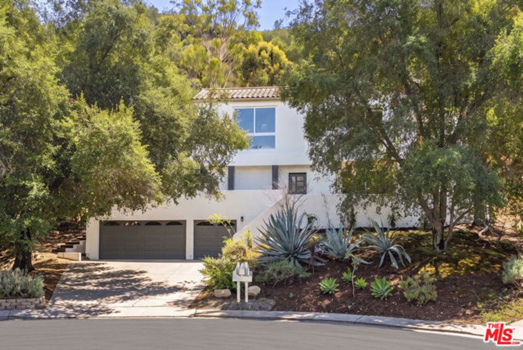 11 Bridle Lane, Bell Canyon, CA 91307