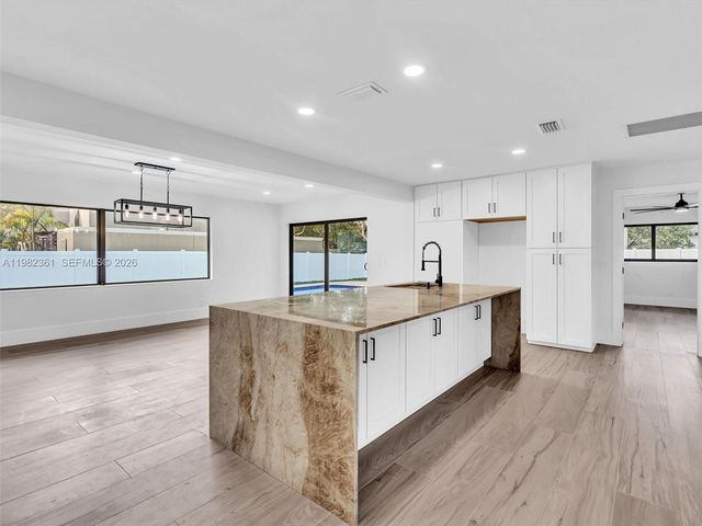 1501 NW 109th Ter, Pembroke Pines, FL 33026