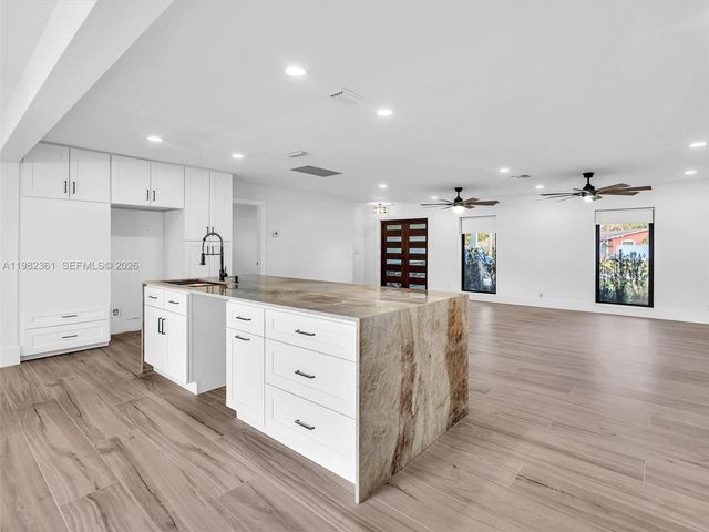 1501 NW 109th Ter, Pembroke Pines, FL 33026