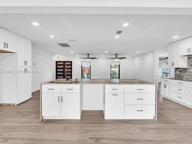 1501 NW 109th Ter, Pembroke Pines, FL 33026