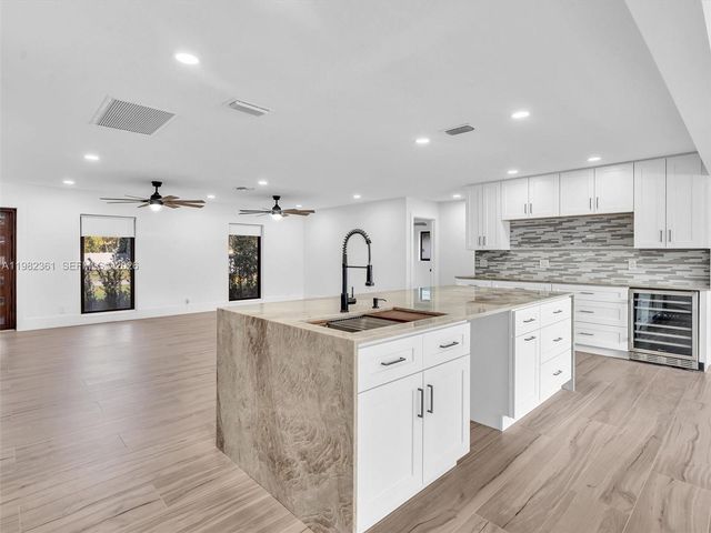 1501 NW 109th Ter, Pembroke Pines, FL 33026