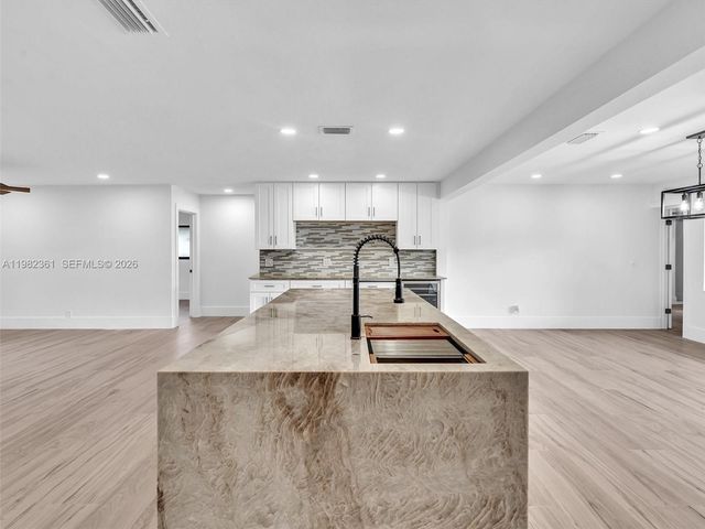 1501 NW 109th Ter, Pembroke Pines, FL 33026