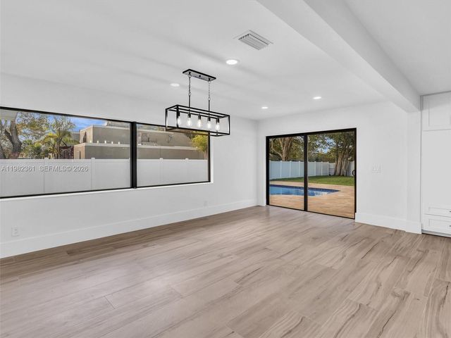 1501 NW 109th Ter, Pembroke Pines, FL 33026