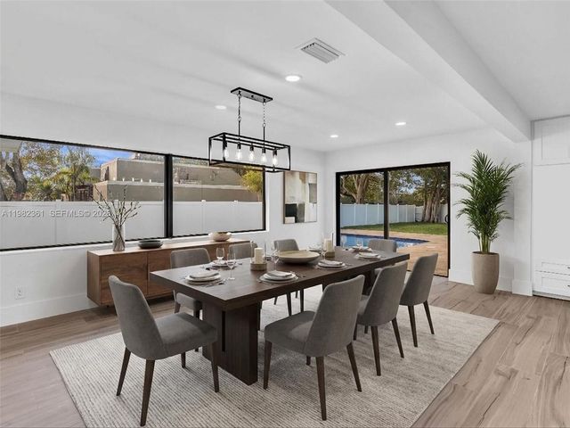 1501 NW 109th Ter, Pembroke Pines, FL 33026