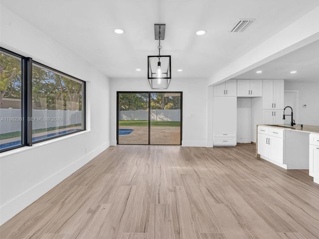 1501 NW 109th Ter, Pembroke Pines, FL 33026