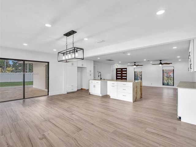 1501 NW 109th Ter, Pembroke Pines, FL 33026