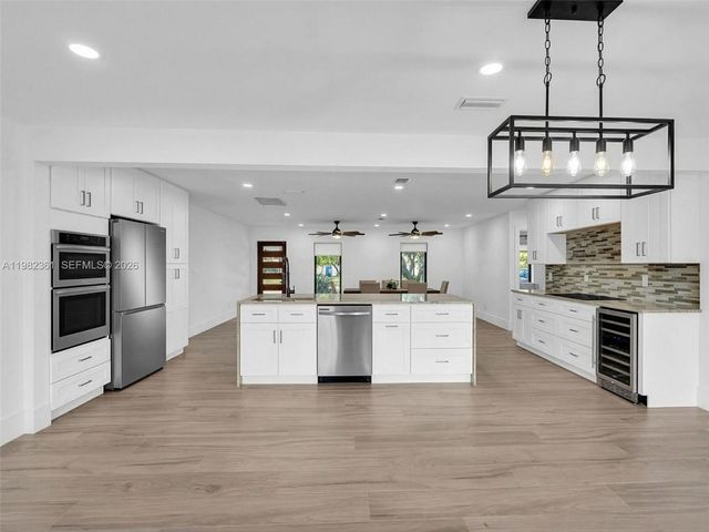 1501 NW 109th Ter, Pembroke Pines, FL 33026