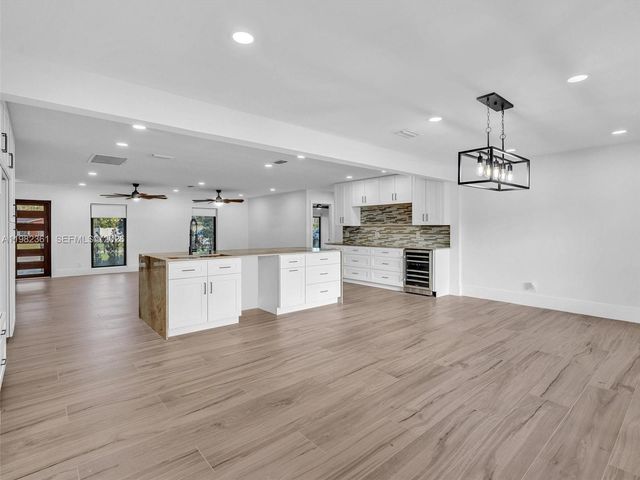 1501 NW 109th Ter, Pembroke Pines, FL 33026