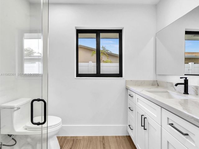 1501 NW 109th Ter, Pembroke Pines, FL 33026