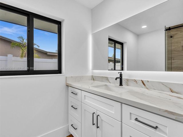 1501 NW 109th Ter, Pembroke Pines, FL 33026