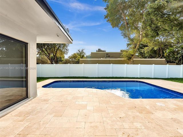 1501 NW 109th Ter, Pembroke Pines, FL 33026