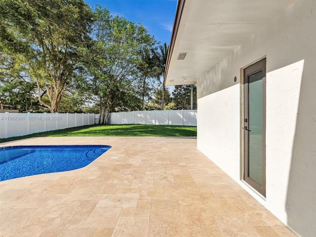 1501 NW 109th Ter, Pembroke Pines, FL 33026