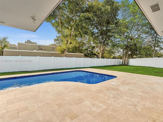 1501 NW 109th Ter, Pembroke Pines, FL 33026