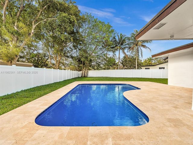 1501 NW 109th Ter, Pembroke Pines, FL 33026