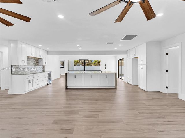 1501 NW 109th Ter, Pembroke Pines, FL 33026