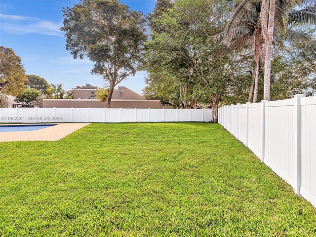 1501 NW 109th Ter, Pembroke Pines, FL 33026