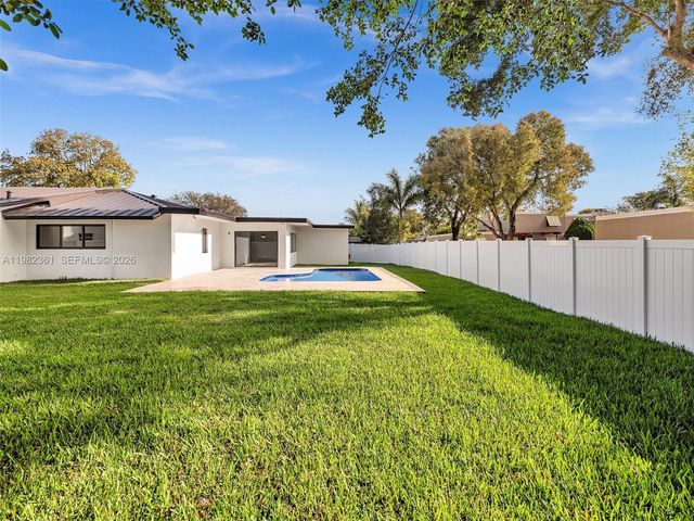 1501 NW 109th Ter, Pembroke Pines, FL 33026