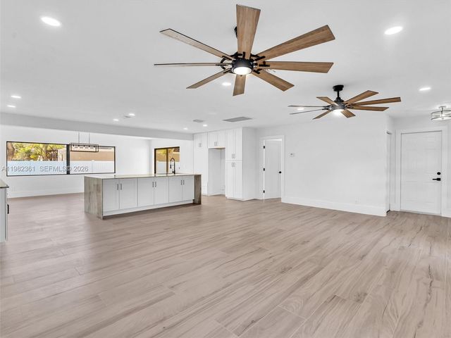 1501 NW 109th Ter, Pembroke Pines, FL 33026