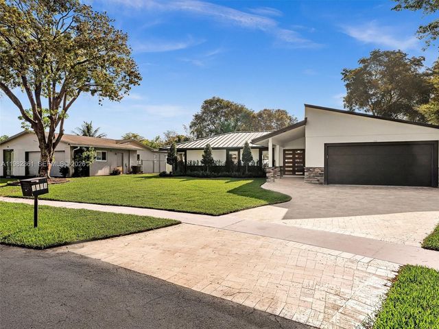 1501 NW 109th Ter, Pembroke Pines, FL 33026