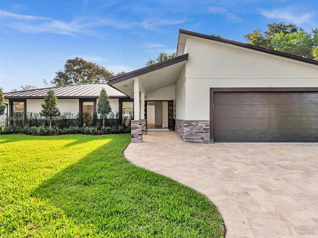 1501 NW 109th Ter, Pembroke Pines, FL 33026