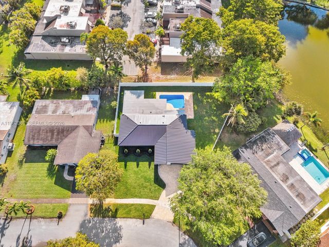 1501 NW 109th Ter, Pembroke Pines, FL 33026