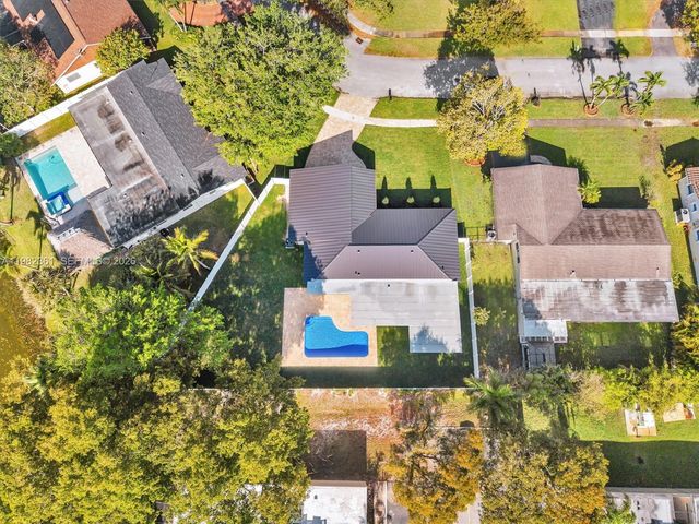 1501 NW 109th Ter, Pembroke Pines, FL 33026