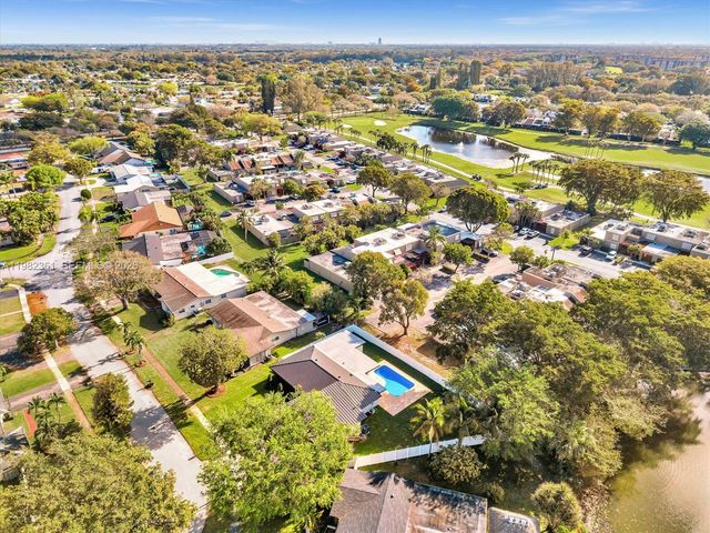 1501 NW 109th Ter, Pembroke Pines, FL 33026