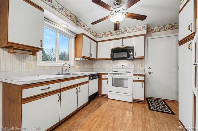 32890 Chapman Circle, Westland, MI 48185