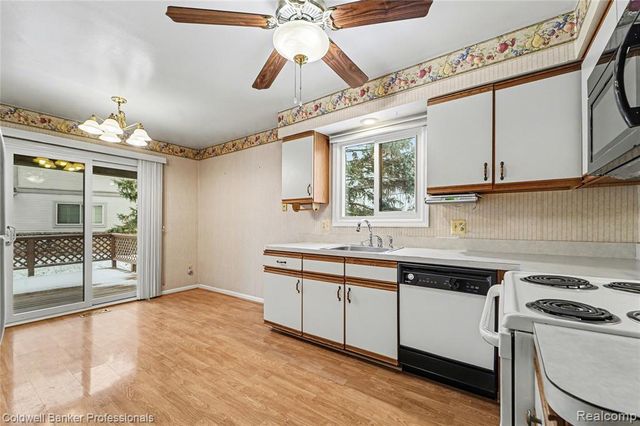 32890 Chapman Circle, Westland, MI 48185