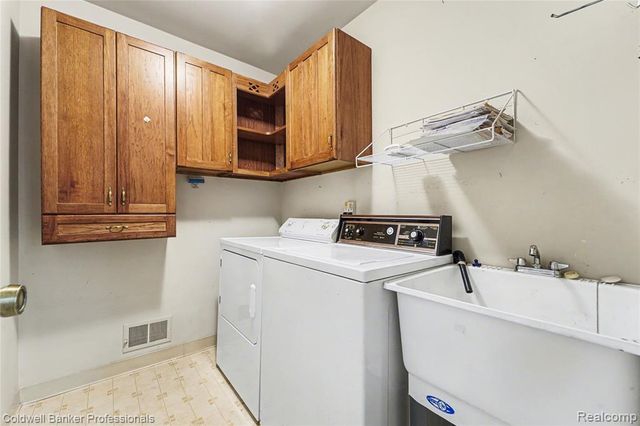 32890 Chapman Circle, Westland, MI 48185