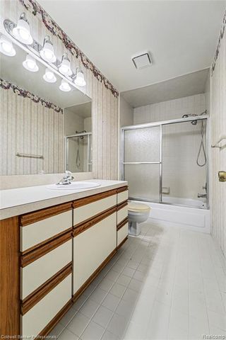 32890 Chapman Circle, Westland, MI 48185