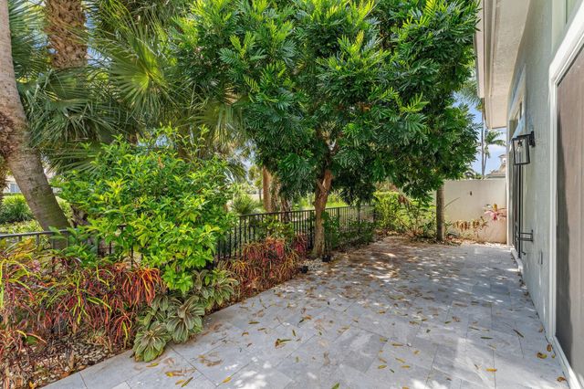 128 Abondance Drive, Palm Beach Gardens, FL 33410