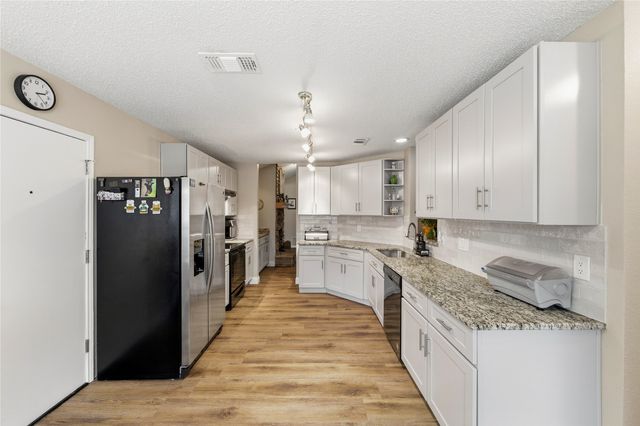 3824 Horizon Drive, Bedford, TX 76021