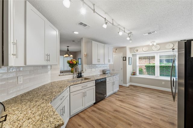 3824 Horizon Drive, Bedford, TX 76021