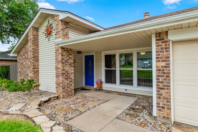 3824 Horizon Drive, Bedford, TX 76021