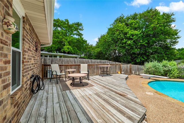 3824 Horizon Drive, Bedford, TX 76021