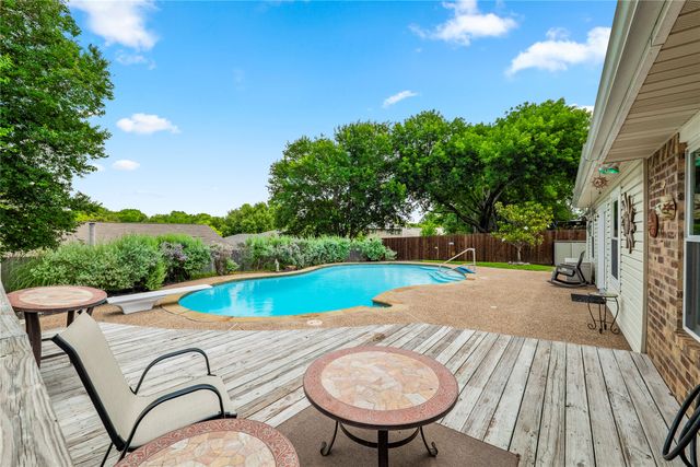 3824 Horizon Drive, Bedford, TX 76021
